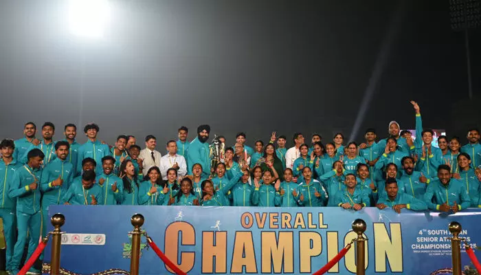 മുന്നിര താരങ്ങള് വിശ്രമത്തില്; സാഫ് അത്ലറ്റിക്സ് ചാമ്പ്യന്ഷിപ്പിന് അണിനിരത്തിയത് യുവനിരയെ;  20 സ്വര്ണമടക്കം 58 മെഡലുമായി  ഇന്ത്യ മുന്നിലെത്തിയെങ്കിലും നിരാശ;   സ്വര്ണ കൊയ്ത്തില് പിന്നോട്ട്;  ഇന്ത്യന് ആധിപത്യം വെല്ലുവിളിച്ച് ശ്രീലങ്കയുടെ സ്വര്ണ കുതിപ്പ് മുന്നിര താരങ്ങള് വിശ്രമത്തില്; സാഫ് അത്ലറ്റിക്സ് ചാമ്പ്യന്ഷിപ്പിന് അണിനിരത്തിയത് യുവനിരയെ;  20 സ്വര്ണമടക്കം 58 മെഡലുമായി  ഇന്ത്യ മുന്നിലെത്തിയെങ്കിലും നിരാശ;   സ്വര്ണ കൊയ്ത്തില് പിന്നോട്ട്;  ഇന്ത്യന് ആധിപത്യം വെല്ലുവിളിച്ച് ശ്രീലങ്കയുടെ സ്വര്ണ കുതിപ്പ്