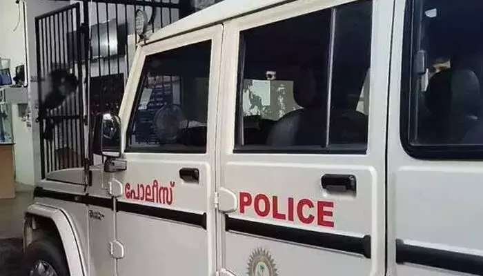 ഭാര്യയെ സ്ഥാനാര്ഥിയാക്കുന്നതില് എതിര്പ്പ്;   കേരള കോണ്ഗ്രസ് (എം) നേതാവിനെ സഹോദരീ ഭര്ത്താവ് വെട്ടിപ്പരിക്കേല്പ്പിച്ചു ഭാര്യയെ സ്ഥാനാര്ഥിയാക്കുന്നതില് എതിര്പ്പ്;   കേരള കോണ്ഗ്രസ് (എം) നേതാവിനെ സഹോദരീ ഭര്ത്താവ് വെട്ടിപ്പരിക്കേല്പ്പിച്ചു