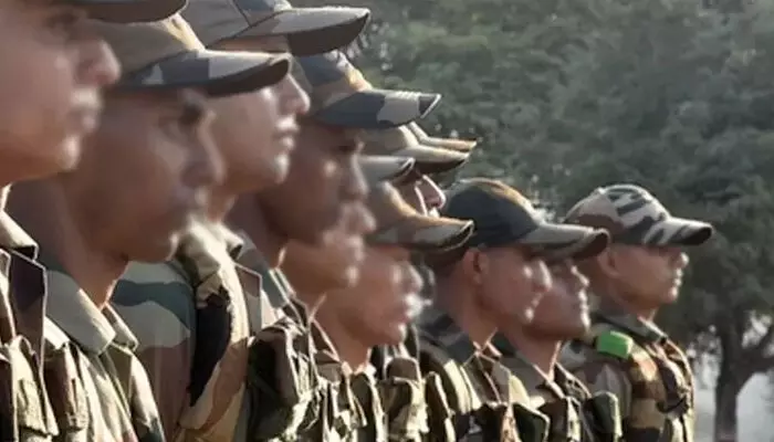 ആനുകൂല്യങ്ങള് നല്കിയില്ലെങ്കിലും അവരെ ചതിക്കരുത്; വിരമിക്കുന്ന അഗ്നിവീറുകളെ സ്വകാര്യ സെക്യൂരിറ്റി ഏജന്സികളിലേക്ക് വിടുന്നതില് വിമര്ശനവുമായി കോണ്ഗ്രസ് ആനുകൂല്യങ്ങള് നല്കിയില്ലെങ്കിലും അവരെ ചതിക്കരുത്; വിരമിക്കുന്ന അഗ്നിവീറുകളെ സ്വകാര്യ സെക്യൂരിറ്റി ഏജന്സികളിലേക്ക് വിടുന്നതില് വിമര്ശനവുമായി കോണ്ഗ്രസ്