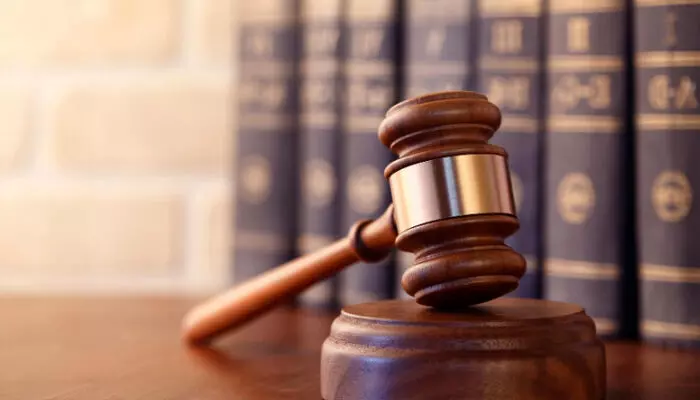 ബ്ലൗസ് തയ്ച്ചു നൽകാൻ തുണിയും അഡ്വാൻസ് തുകയും നൽകി; വിവാഹ ദിവസമായിട്ടും ബ്ലൗസ് തയ്ച്ചു നൽകിയില്ല; കൈപ്പറ്റിയ പണം 7% പലിശയോടെ തിരികെ നൽകണമെന്ന് തയ്യൽക്കാരനോട് കോടതി ബ്ലൗസ് തയ്ച്ചു നൽകാൻ തുണിയും അഡ്വാൻസ് തുകയും നൽകി; വിവാഹ ദിവസമായിട്ടും ബ്ലൗസ് തയ്ച്ചു നൽകിയില്ല; കൈപ്പറ്റിയ പണം 7% പലിശയോടെ തിരികെ നൽകണമെന്ന് തയ്യൽക്കാരനോട് കോടതി