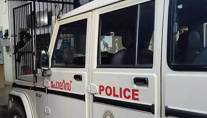 താമരശ്ശേരി ഫ്രഷ് കട്ട് സംഘര്ഷത്തില് രണ്ട് പേര് കൂടി കസ്റ്റഡിയില്; ഒളിവില് പോയവരെ കണ്ടെത്താന് പൊലീസ് പരിശോധന താമരശ്ശേരി ഫ്രഷ് കട്ട് സംഘര്ഷത്തില് രണ്ട് പേര് കൂടി കസ്റ്റഡിയില്; ഒളിവില് പോയവരെ കണ്ടെത്താന് പൊലീസ് പരിശോധന