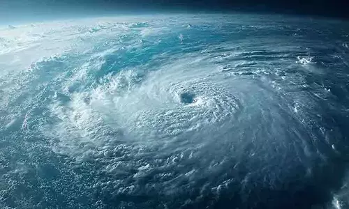 മൊന്‍തചുഴലിക്കാറ്റ് ഇന്ന് രാത്രിയോടെ ആന്ധ്രാപ്രദേശില്‍ കരതൊടും; 110 കിലോമീറ്റര്‍ വരെ വേഗതയില്‍ കാറ്റുവീശാന്‍ സാധ്യത; ചെന്നൈയിലും യൊഡീഷയിലും ബംഗാളിലും മഴ ശക്തമായി: കേരളത്തിലും മഴ തുടരും