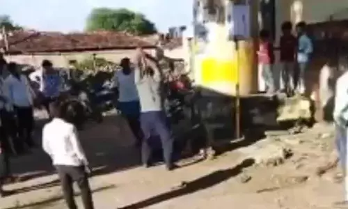 വിവാഹിതയായ സ്ത്രീയുമായി ബന്ധമുണ്ടെന്ന് ആരോപണം; കര്‍ണാടകയില്‍ 27കാരനെ യുവതിയുടെ ബന്ധുക്കള്‍ കെട്ടിയിട്ട് അടിച്ചു കൊന്നു