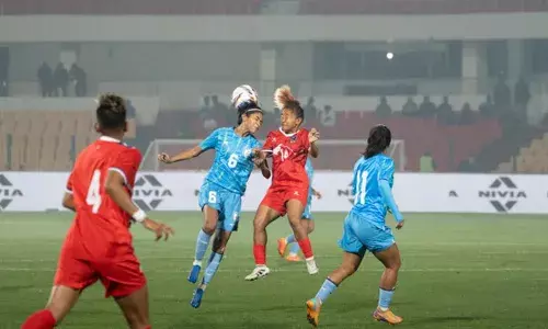 ഇരട്ട ഗോളുമായി സബിത്ര ഭണ്ഡാരി; സൗഹൃദ മത്സരത്തിൽ നേപ്പാളിനോട് തോൽവി വഴങ്ങി ഇന്ത്യൻ വനിതകൾ; പരാജയപ്പെട്ടത് 2-1ന്; ആശ്വാസ ഗോൾ നേടിയത് കരിഷ്മ ഷിർവോയിക്കർ