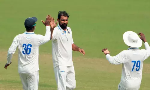 രഞ്ജി ട്രോഫിയിൽ ബംഗാളിന് തുടർച്ചയായ രണ്ടാം ജയം; ഗുജറാത്തിനെ പരാജയപ്പെടുത്തിയത് 141 റൺസിന്; എട്ട് വിക്കറ്റുമായി മുഹമ്മദ് ഷമി; ഉർവിൽ പട്ടേലിന് സെഞ്ചുറി; ഷഹബാസ് അഹമ്മദ് കളിയിലെ താരം