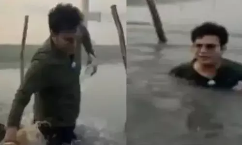 കണ്ടോ..എന്ത് മനോഹരമാണ് ഇവിടം..; യമുന നദി ജലത്തിന്‍റെ ‘ശുദ്ധി’ തെളിയിക്കാന്‍ റീല്‍സ് ഷൂട്ട്; പെട്ടെന്ന് കാല്‍വഴുതി നദിയില്‍ വീണ് ബിജെപി എംഎല്‍എ; പൊടിപൊടിച്ച് ട്രോളുകൾ