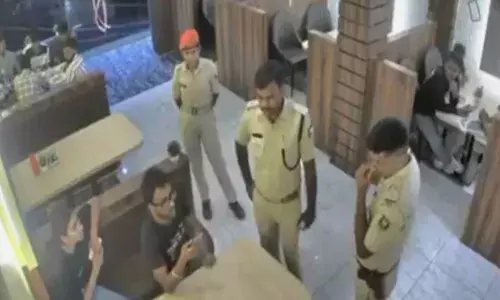 പെങ്ങൾക്കൊപ്പം റെസ്റ്റോറന്‍റിലിരുന്ന സഹോദരന്റെ നേരെ ആക്രോശിച്ചെത്തിയ പോലീസ്; ദൃശ്യങ്ങൾ വൈറലായതും പണി കിട്ടി; സംഭവം ബിഹാറിൽ