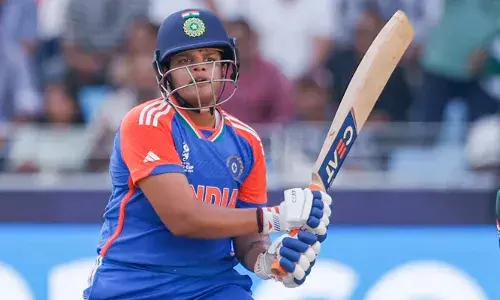 സെമി ഫൈനലിന് തയ്യാറെടുക്കുന്ന ഇന്ത്യൻ വനിതാ ടീമിൽ നിർണായക മാറ്റം; ഒരു വര്‍ഷത്തെ ഇടവേളയ്ക്കു ശേഷം ടീമിൽ തിരിച്ചെത്തി ഷെഫാലി വർമ്മ; പരിക്കേറ്റ ഓപ്പണർ പ്രതിക റാവൽ പുറത്ത്