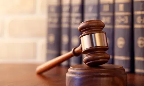 ബ്ലൗസ് തയ്ച്ചു നൽകാൻ തുണിയും അഡ്വാൻസ് തുകയും നൽകി; വിവാഹ ദിവസമായിട്ടും ബ്ലൗസ് തയ്ച്ചു നൽകിയില്ല; കൈപ്പറ്റിയ പണം 7% പലിശയോടെ തിരികെ നൽകണമെന്ന് തയ്യൽക്കാരനോട് കോടതി