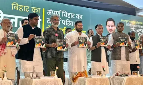 കുടുംബത്തിലെ ഒരാള്‍ക്ക് വീതം സര്‍ക്കാര്‍ ജോലി; സ്ത്രീകള്‍ക്ക് പ്രതിമാസം 2,500 രൂപ ധനസഹായം;  നിര്‍ധനര്‍ക്ക് 500 രൂപയ്ക്ക് ഗ്യാസ് സിലിണ്ടറുകള്‍; 200 യൂണിറ്റ് സൗജന്യ വൈദ്യുതി; വഖഫ് ബില്‍ നിര്‍ത്തിവയ്ക്കും;  ജനപ്രിയ വാഗ്ദാനങ്ങളുമായി ബിഹാറില്‍ പ്രകടന പത്രിക പുറത്തിറക്കി ഇന്ത്യാ സഖ്യം