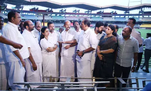 ഡിസിസി പ്രസിഡന്റ് മുഹമ്മദ് ഷിയാസും ദീപ്തി മേരി വര്‍ഗീസും അടക്കമുള്ള കോണ്‍ഗ്രസ് നേതാക്കള്‍ കലൂര്‍ സ്‌റ്റേഡിയത്തില്‍ അതിക്രമിച്ചുകടന്നു; സുരക്ഷാ ജീവനക്കാരുടെ നിര്‍ദ്ദേശങ്ങള്‍ അവഗണിച്ചു; പൊലീസ് കമ്മീഷണര്‍ക്ക് ജിസിഡിഎയുടെ പരാതി