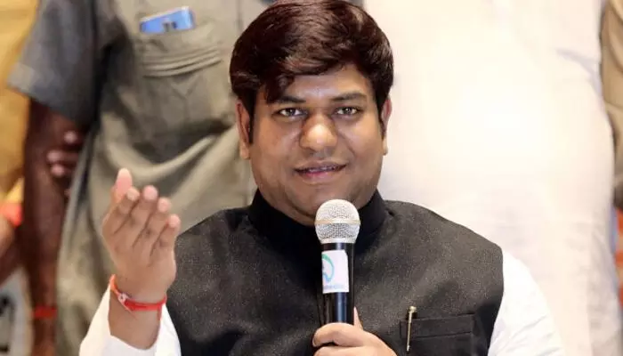 ബി.ജെ.പിക്ക് മുസ്ലീങ്ങളെ രാജ്യത്ത് നിന്ന് പുറത്താക്കണം, കളിക്കുന്നത് വിഭജന രാഷ്ട്രീയം; പിന്നാക്ക വിഭാഗക്കാരൻ ഉപമുഖ്യമന്ത്രി ആകുന്നതിലും അവർക്ക് പ്രശ്നം; പുരോഗതി തടയാൻ ശ്രമിക്കുന്നവരെ തോൽപ്പിക്കുമെന്നും മുകേഷ് സഹനി ബി.ജെ.പിക്ക് മുസ്ലീങ്ങളെ രാജ്യത്ത് നിന്ന് പുറത്താക്കണം, കളിക്കുന്നത് വിഭജന രാഷ്ട്രീയം; പിന്നാക്ക വിഭാഗക്കാരൻ ഉപമുഖ്യമന്ത്രി ആകുന്നതിലും അവർക്ക് പ്രശ്നം; പുരോഗതി തടയാൻ ശ്രമിക്കുന്നവരെ തോൽപ്പിക്കുമെന്നും മുകേഷ് സഹനി