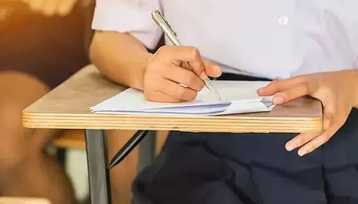 എസ്എസ്എല്സി, ഹയര്സെക്കന്ഡറി പരീക്ഷാ തീയതികള് പ്രഖ്യാപിച്ചു; എസ്എസ്എല്സി പരീക്ഷ മാര്ച്ച് 5 മുതല് 30 വരെ; 4.25 ലക്ഷം വിദ്യാര്ത്ഥികള് പരീക്ഷ എഴുതും; പ്ലസ് വണ് പരീക്ഷ മാര്ച്ച് 5 മുതലും പ്ലസ് ടു പരീക്ഷ മാര്ച്ച് 8 മുതലും നടക്കുമെന്ന് വിദ്യാഭ്യാസ മന്ത്രി എസ്എസ്എല്സി, ഹയര്സെക്കന്ഡറി പരീക്ഷാ തീയതികള് പ്രഖ്യാപിച്ചു; എസ്എസ്എല്സി പരീക്ഷ മാര്ച്ച് 5 മുതല് 30 വരെ; 4.25 ലക്ഷം വിദ്യാര്ത്ഥികള് പരീക്ഷ എഴുതും; പ്ലസ് വണ് പരീക്ഷ മാര്ച്ച് 5 മുതലും പ്ലസ് ടു പരീക്ഷ മാര്ച്ച് 8 മുതലും നടക്കുമെന്ന് വിദ്യാഭ്യാസ മന്ത്രി