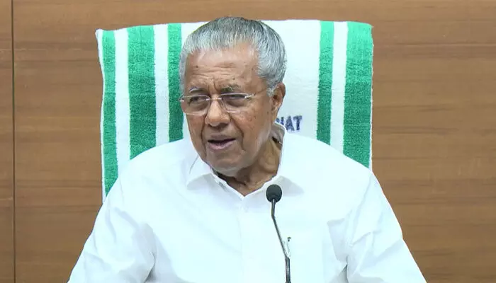 തിരഞ്ഞെടുപ്പുകള്ക്ക് മുന്നോടിയായി എല്ലാവര്ക്കും വാരിക്കോരി നല്കി പിണറായി സര്ക്കാര്; ക്ഷേമ പെന്ഷന് 2000 രൂപയായി ഉയര്ത്തി; ആശ വര്ക്കര്മാരുടെ ഓണറേറിയം പ്രതിമാസം 1000 രൂപ കൂട്ടി; സ്ത്രീ സുരക്ഷയ്ക്ക് വേണ്ടി പുതിയ പദ്ധതി; നിലവില് ഏതെങ്കിലും സഹായം കിട്ടാത്ത സ്ത്രീകള്ക്ക് പ്രതിമാസം 1000 രൂപ സ്ത്രീ സുരക്ഷ പെന്ഷന്; വമ്പന് പ്രഖ്യാപനങ്ങളുമായി മുഖ്യമന്ത്രി തിരഞ്ഞെടുപ്പുകള്ക്ക് മുന്നോടിയായി എല്ലാവര്ക്കും വാരിക്കോരി നല്കി പിണറായി സര്ക്കാര്; ക്ഷേമ പെന്ഷന് 2000 രൂപയായി ഉയര്ത്തി; ആശ വര്ക്കര്മാരുടെ ഓണറേറിയം പ്രതിമാസം 1000 രൂപ കൂട്ടി; സ്ത്രീ സുരക്ഷയ്ക്ക് വേണ്ടി പുതിയ പദ്ധതി; നിലവില് ഏതെങ്കിലും സഹായം കിട്ടാത്ത സ്ത്രീകള്ക്ക് പ്രതിമാസം 1000 രൂപ സ്ത്രീ സുരക്ഷ പെന്ഷന്; വമ്പന് പ്രഖ്യാപനങ്ങളുമായി മുഖ്യമന്ത്രി