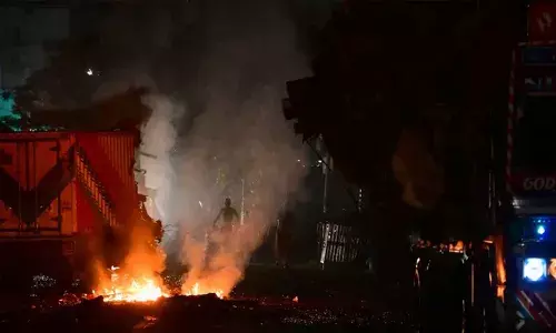 ചങ്ങനാശേരിയില്‍ എംസി റോഡില്‍ വാഹനാപകടം;  മീന്‍ വണ്ടി തടിലോറിയില്‍ ഇടിച്ചു കയറി ഒരാള്‍ക്ക് പരിക്ക്: വന്‍ ദുരന്തം ഒഴിവായത് തലനാരിഴയ്ക്ക്