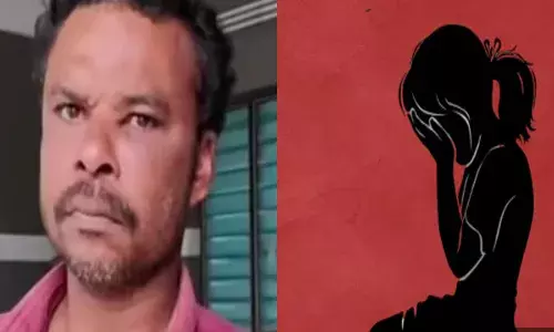 വീടിന് സമീപം സ്‌കൂൾ ബസിൽ വന്നിറങ്ങിയതും പെരുംമഴ; നനയാതിരിക്കാൻ അടുത്തുള്ള ഷെഡിൽ കയറി നിന്നതും പെൺകുട്ടിയുടെ നിലവിളി; രണ്ടാം ക്ലാസുകാരിയോട് മോശമായി പെരുമാറിയ പ്രതിയെ പൊക്കിയത് മലയിൽ നിന്ന്