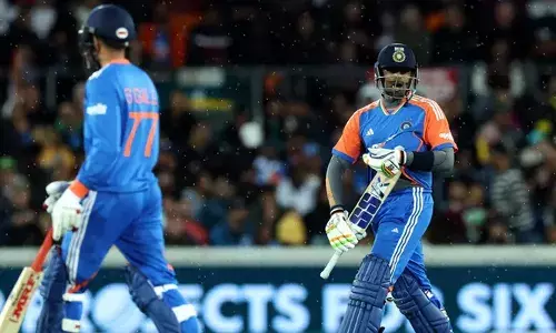 അഭിഷേക് മടങ്ങിയതിന് കത്തിക്കയറി ശുഭ്മാന്‍ ഗില്‍; മികച്ച പിന്തുണയുമായി സൂര്യകുമാർ; കാന്‍ബറയിൽ രസം കൊല്ലിയായി മഴ; ഓസ്‌ട്രേലിയക്കെതിരായ ആദ്യ ട്വന്റി20 ഉപേക്ഷിച്ചു