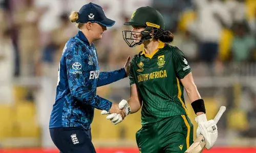 തകർപ്പൻ സെഞ്ചുറിയുമായി ലോറ വോള്‍വാര്‍ഡ്; തുടർച്ചയായ മൂന്നാം ഫൈനൽ ലക്ഷ്യമിട്ടിറങ്ങിയ ഇംഗ്ലണ്ടിന് മുന്നിൽ റൺ മല; അക്കൗണ്ട് തുറക്കാനാകാതെ കൂടാരത്തിലെത്തിയത് മൂന്ന് ബാറ്റർമാർ; ഏകദിന ലോകകപ്പിൽ ആദ്യ ഫൈനൽ സ്വപ്നം കണ്ട് ദക്ഷണാഫ്രിക്കൻ വനിതകൾ