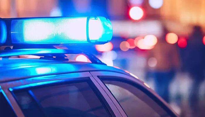 പ്രണയം നിരസിച്ചതിനുള്ള പ്രതികാരം; സ്‌കൂള്‍ വിട്ട് വരുന്ന വഴി അധ്യാപികയെ മരത്തില്‍ കെട്ടിയിട്ട് വിവസ്ത്രയാക്കി മര്‍ദ്ദിച്ചു; സംഭവത്തില്‍ 26കാരനായ ബന്ധു പിടിയില്‍