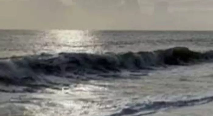 മത്സ്യബന്ധന ഉപകരണങ്ങളുടെ സുരക്ഷ ഉറപ്പാക്കണം; ബീച്ചിലേക്കുള്ള യാത്രകളും കടലില്‍ ഇറങ്ങിയുള്ള വിനോദങ്ങളും പൂര്‍ണമായും ഒഴിവാക്കുക; സംസ്ഥാനത്ത് വീണ്ടും കള്ളക്കടല്‍ മുന്നറിയിപ്പ്