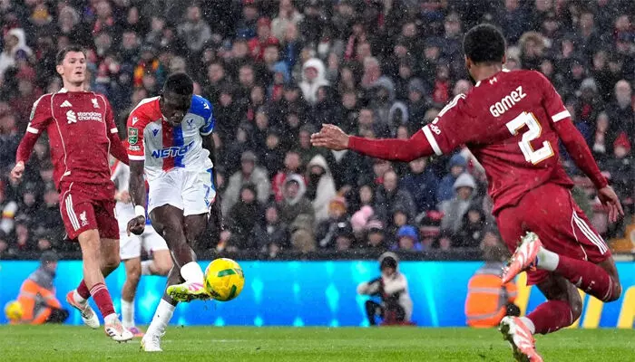 ഇരട്ട ഗോളുമായി ഇസ്മായില സാർ; ആൻഫീൽഡിൽ ക്രിസ്റ്റൽ പാലസിനോട് തോറ്റത് എതിരില്ലാത്ത മൂന്ന് ഗോളിന്; ഇംഗ്ലീഷ് ഫുട്‌ബോൾ ലീഗ് കപ്പിൽ നിന്നും ലിവർപൂൾ പുറത്ത്