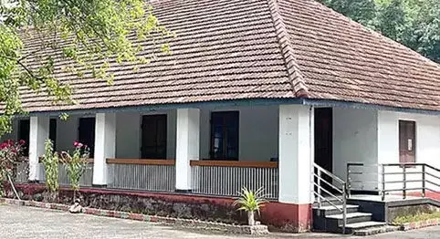 ഓണ്ലൈന് ബുക്കിങ്ങ് ആരംഭിച്ച് നാല് വര്ഷം കൊണ്ട് 30 കോടി രൂപയുടെ അധിക വരുമാനം; പീപ്പിള്സ് ഗസ്റ്റ് ഹൗസുകള് ജനകീയമാകുമ്പോള് ഓണ്ലൈന് ബുക്കിങ്ങ് ആരംഭിച്ച് നാല് വര്ഷം കൊണ്ട് 30 കോടി രൂപയുടെ അധിക വരുമാനം; പീപ്പിള്സ് ഗസ്റ്റ് ഹൗസുകള് ജനകീയമാകുമ്പോള്