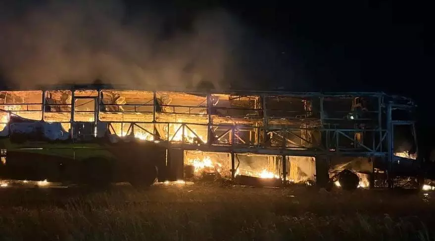 കുര്‍ണൂലില്‍ 19 പേര്‍ വെന്തുമരിച്ച ബസ് അപകടം: മൂന്നാമത് ഒരു വാഹനം കൂടി ഉള്‍പ്പെട്ടിരുന്നതായി പൊലീസ്