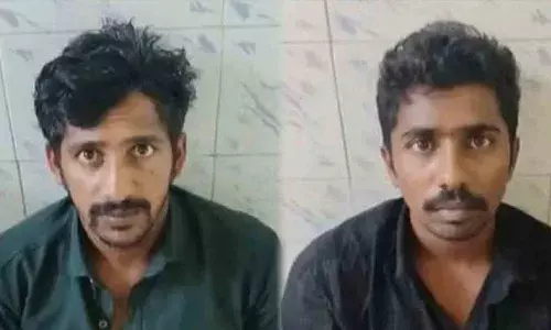 വലിയ തിരക്കാണ് ഡോളിയില്‍ കയറിച്ചെന്നാല്‍ നേരിട്ട് ദര്‍ശനം ലഭിക്കും; ശബിമല തീര്‍ത്ഥാടകരില്‍ നിന്നും പണം തട്ടി; രണ്ട് ഡോളി തൊഴിലാളികള്‍ പിടിയില്‍