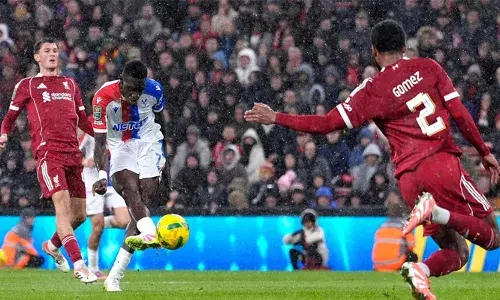 ഇരട്ട ഗോളുമായി ഇസ്മായില സാർ; ആൻഫീൽഡിൽ ക്രിസ്റ്റൽ പാലസിനോട് തോറ്റത് എതിരില്ലാത്ത മൂന്ന് ഗോളിന്; ഇംഗ്ലീഷ് ഫുട്‌ബോൾ ലീഗ് കപ്പിൽ നിന്നും ലിവർപൂൾ പുറത്ത്