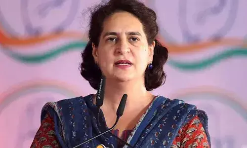 രണ്ട് വള്ളത്തില്‍ കാല്‍ ചവിട്ടരുത്;  കൃത്യമായ നിലപാടെടുക്കണം;  പിഎം ശ്രീയില്‍ ഒപ്പുവച്ചതില്‍ സംസ്ഥാന സര്‍ക്കാരിനെ വിമര്‍ശിച്ച് പ്രിയങ്ക ഗാന്ധി