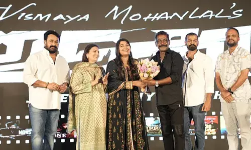 അയാള്‍ വിളിച്ച് ചാന്‍സ് തന്നാല്‍ ഒന്നുമിന്നിമറഞ്ഞിട്ട് പോവും;  മകള്‍ നായികയാവുന്ന ചിത്രത്തില്‍ അഭിനയിക്കുമോ എന്ന ചോദ്യത്തിന് മറുപടിയുമായി മോഹന്‍ലാല്‍;  ചിത്രത്തില്‍ പ്രധാന വേഷത്തില്‍ ആന്റണി പെരുമ്പാവൂരിന്റെ മകനും