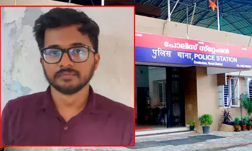 ഓൺ‌ലൈൻ ട്രേഡിംഗിലൂടെ അമിത ലാഭമുണ്ടാക്കാമെന്ന് വാഗ്ദാനം നൽകി വീട്ടമ്മയിൽ നിന്നും പണം തട്ടി; ബാങ്ക് അക്കൗണ്ടിലെ പണമിടപാടുകൾ കേന്ദ്രീകരിച്ച് അന്വേഷണം; പിടിയിലായത് പെരുമ്പാവൂരുകാരൻ ആഷിക്