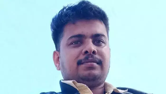 ട്രെയിന് വരുന്ന ശബ്ദം കേട്ട് പാളത്തിലേക്ക് ഇറങ്ങി കിടന്നു; വടകരയില് ഇന്റര്സിറ്റി എക്സ്പ്രസ് തട്ടി യുവാവ് മരിച്ചു ട്രെയിന് വരുന്ന ശബ്ദം കേട്ട് പാളത്തിലേക്ക് ഇറങ്ങി കിടന്നു; വടകരയില് ഇന്റര്സിറ്റി എക്സ്പ്രസ് തട്ടി യുവാവ് മരിച്ചു