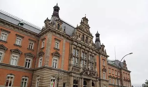 ബ്രിട്ടീഷ് പെണ്കുട്ടിയെ തട്ടികൊണ്ട് പോയി റേപ്പ് ചെയ്ത് ശരീരത്തില് പ്രതിയുടെ പേര് ടാറ്റൂ ചെയ്തു; അഫ്ഗാന് യുവാവും കൂട്ടുകാരും പ്രതിക്കൂട്ടില് ബ്രിട്ടീഷ് പെണ്കുട്ടിയെ തട്ടികൊണ്ട് പോയി റേപ്പ് ചെയ്ത് ശരീരത്തില് പ്രതിയുടെ പേര് ടാറ്റൂ ചെയ്തു; അഫ്ഗാന് യുവാവും കൂട്ടുകാരും പ്രതിക്കൂട്ടില്