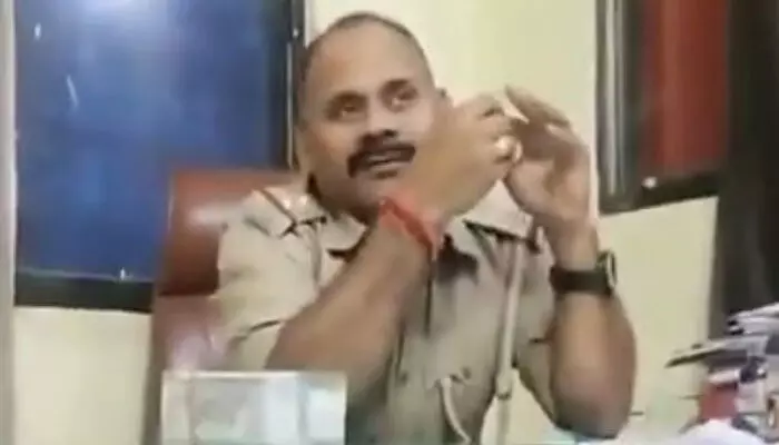 ആരും അറിയില്ല...പണം തന്നാൽ നിങ്ങളെ രക്ഷപ്പെടുത്താം..!!; കൂട്ടബലാത്സംഗക്കേസ് ഒതുക്കി തീർക്കാൻ ആവശ്യപ്പെട്ടത് രണ്ട് ലക്ഷം രൂപ കൈക്കൂലി; കേസിൽ ലഖ്നൗ എസ്ഐ അറസ്റ്റിൽ ആരും അറിയില്ല...പണം തന്നാൽ നിങ്ങളെ രക്ഷപ്പെടുത്താം..!!; കൂട്ടബലാത്സംഗക്കേസ് ഒതുക്കി തീർക്കാൻ ആവശ്യപ്പെട്ടത് രണ്ട് ലക്ഷം രൂപ കൈക്കൂലി; കേസിൽ ലഖ്നൗ എസ്ഐ അറസ്റ്റിൽ