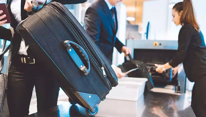 ഇനി ഒമാനിലേക്ക് പറക്കാൻ ഒരുങ്ങുമ്പോൾ ഇതൊക്കെ ശ്രദ്ധിക്കണം..!!; സുപ്രധാന മാർഗനിർദ്ദേശങ്ങൾ പുറത്തിറക്കി അധികൃതർ; ഈ വസ്തുക്കൾ കൈവശമുണ്ടെങ്കിൽ അറിയിക്കണമെന്ന് കസ്റ്റംസ് ഇനി ഒമാനിലേക്ക് പറക്കാൻ ഒരുങ്ങുമ്പോൾ ഇതൊക്കെ ശ്രദ്ധിക്കണം..!!; സുപ്രധാന മാർഗനിർദ്ദേശങ്ങൾ പുറത്തിറക്കി അധികൃതർ; ഈ വസ്തുക്കൾ കൈവശമുണ്ടെങ്കിൽ അറിയിക്കണമെന്ന് കസ്റ്റംസ്