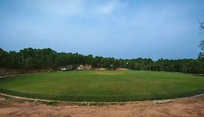 അരങ്ങേറ്റത്തിന് ഒരുങ്ങി മംഗലപുരത്തെ കെസിഎ സ്റ്റേഡിയം; ആദ്യ രഞ്ജി ട്രോഫി മത്സരത്തില് ഏറ്റുമുട്ടുന്നത് കേരളവും കര്ണാടകയും;  ദേശീയ താരങ്ങളെ വരവേല്ക്കാന് ഒരുക്കങ്ങള് പൂര്ണം;  കേരള ക്രിക്കറ്റിന്റെ ഹൃദയഭൂമിയായി തിരുവനന്തപുരം അരങ്ങേറ്റത്തിന് ഒരുങ്ങി മംഗലപുരത്തെ കെസിഎ സ്റ്റേഡിയം; ആദ്യ രഞ്ജി ട്രോഫി മത്സരത്തില് ഏറ്റുമുട്ടുന്നത് കേരളവും കര്ണാടകയും;  ദേശീയ താരങ്ങളെ വരവേല്ക്കാന് ഒരുക്കങ്ങള് പൂര്ണം;  കേരള ക്രിക്കറ്റിന്റെ ഹൃദയഭൂമിയായി തിരുവനന്തപുരം