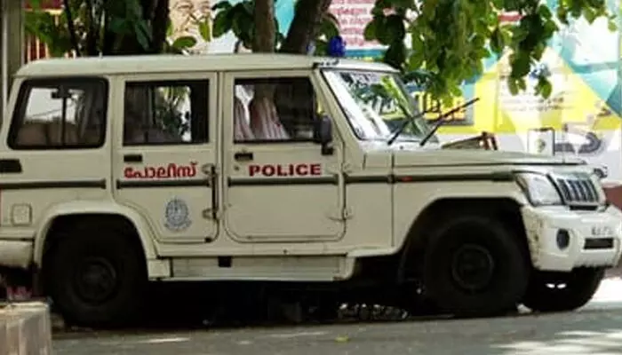 ഇന്സ്റ്റഗ്രാം പോസ്റ്റിനെ ചൊല്ലി തര്ക്കം; വടകരയില് പ്ലസ് വണ് വിദ്യാര്ത്ഥിക്ക് ക്രൂരമര്ദ്ദനം ഇന്സ്റ്റഗ്രാം പോസ്റ്റിനെ ചൊല്ലി തര്ക്കം; വടകരയില് പ്ലസ് വണ് വിദ്യാര്ത്ഥിക്ക് ക്രൂരമര്ദ്ദനം