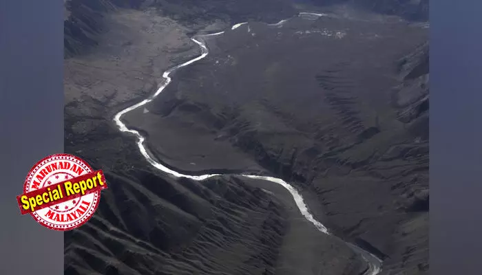 ഭീകരരെ വളര്ത്തി പാക്കിസ്ഥാന് സ്വന്തം വെള്ളംകുടി മുട്ടിക്കുമോ? രാജ്യത്തെ കൃഷിയുടെ 80 ശതമാനവും സിന്ധുനദിയിലെ വെള്ളത്തെ ആശ്രയിച്ച്; ഇന്ത്യ നിലപാട് കടുപ്പിച്ചാല് പാക്ക് മണ്ണ് മരുഭൂമിക്ക് തുല്യമാകും; കുനാര് നദിയില് അഫ്ഗാന് ഡാം പണിതാല് കടുത്ത വരള്ച്ച; പാക്കിസ്ഥാന് അങ്ങേയറ്റം അപകടാവസ്ഥയിലെന്ന് പഠന റിപ്പോര്ട്ട് ഭീകരരെ വളര്ത്തി പാക്കിസ്ഥാന് സ്വന്തം വെള്ളംകുടി മുട്ടിക്കുമോ? രാജ്യത്തെ കൃഷിയുടെ 80 ശതമാനവും സിന്ധുനദിയിലെ വെള്ളത്തെ ആശ്രയിച്ച്; ഇന്ത്യ നിലപാട് കടുപ്പിച്ചാല് പാക്ക് മണ്ണ് മരുഭൂമിക്ക് തുല്യമാകും; കുനാര് നദിയില് അഫ്ഗാന് ഡാം പണിതാല് കടുത്ത വരള്ച്ച; പാക്കിസ്ഥാന് അങ്ങേയറ്റം അപകടാവസ്ഥയിലെന്ന് പഠന റിപ്പോര്ട്ട്