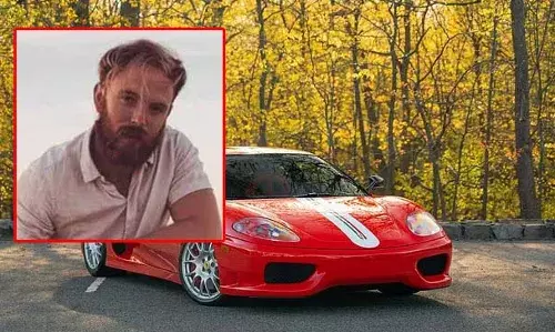 കാമുകിയെ ഫെരാരിയുടെ പരമാവധി ശബ്ദം കേള്‍പ്പിക്കാന്‍ കാര്‍ റെയ്സ് ചെയ്തു; സമ്പന്നന് ഞൊടിയിടയില്‍ മരണം