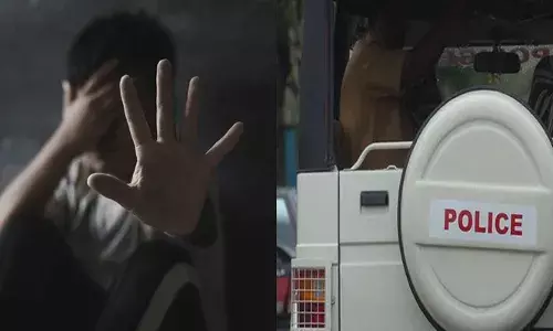 റോഡരികിൽ ബസ് കാത്തുനിന്ന വിദ്യാർത്ഥി; അതുവഴി സ്‌കൂട്ടറിലെത്തിയ ഒരാളുടെ മോശം പ്രവർത്തി; 16കാരനെ ആളൊഴിഞ്ഞ വീട്ടിലെത്തിച്ച് പീ‌ഡിപ്പിക്കാൻ ശ്രമം; ഒടുവിൽ ഹെൽമറ്റ് പ്രയോഗത്തിൽ രക്ഷ