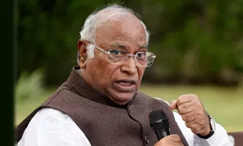 രാജ്യത്തെ എല്ലാ പ്രശ്‌നങ്ങള്‍ക്കും കാരണം ആര്‍എസ്എസും ബിജെപിയും; രാജ്യത്തെ വിഭജിക്കാന്‍ ശ്രമിക്കുന്നവര്‍ സര്‍ദാറിന്റെ ഓര്‍മ്മ രാഷ്ട്രീയ നേട്ടത്തിന് ഉപയോഗിക്കുന്നു; ആര്‍എസ്എസിനെ നിരോധിക്കണമെന്ന് മല്ലികാര്‍ജ്ജുന്‍ ഖര്‍ഗെ