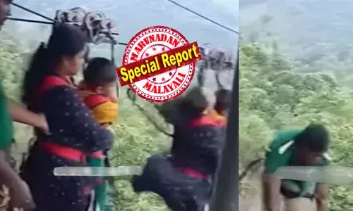 വയനാട്ടിൽ ഞെട്ടിക്കുന്ന അപകടം; അമ്മയും കുഞ്ഞും സിപ് ലൈൻ റൈഡിനിടെ 15 അടി ഉയരത്തിൽ നിന്ന് പൊട്ടിവീണു; കൂടെ നില തെറ്റി വീഴുന്ന മോട്ടിവേറ്ററും; നിമിഷ നേരം കൊണ്ട് ഭയപ്പെടുത്തുന്ന വീഡിയോ കേരളമാകെ കത്തിപ്പടർന്നു; ഒടുവിൽ സത്യാവസ്ഥ അറിഞ്ഞപ്പോൾ സംഭവിച്ചത്