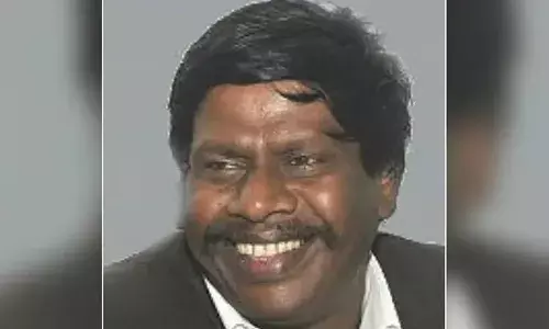 ഭര്‍ത്താവ് മരിച്ച യുവതിയുടെ സ്വത്ത് തര്‍ക്കത്തില്‍ ഇടപെട്ടു;  കുട്ടികളില്ലാത്ത സമയത്ത് വീട്ടിലെത്തി വഴങ്ങാന്‍ നിര്‍ബന്ധിച്ചു; അശ്ലീല സന്ദേശം അയച്ചു; യുവതിയുടെ പരാതിയില്‍ പ്രൊഫസര്‍ അറസ്റ്റില്‍