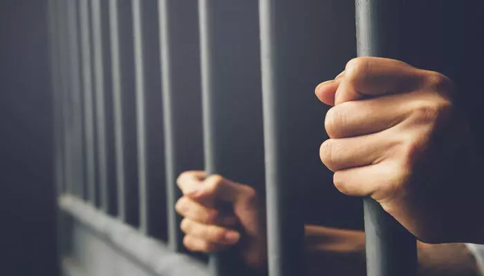 കൊലപാതക ശ്രമത്തിനിടെ അയല്വാസിയുടെ ചെവി നഷ്ടമായ സംഭവം; യുവാവിന് പത്ത് വര്ഷം ജയില് കൊലപാതക ശ്രമത്തിനിടെ അയല്വാസിയുടെ ചെവി നഷ്ടമായ സംഭവം; യുവാവിന് പത്ത് വര്ഷം ജയില്