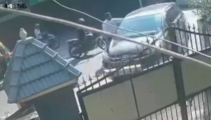 ചെറായിയെ ഒന്നടങ്കം വിറപ്പിച്ച് ഇന്നോവ ക്രിസ്റ്റയുടെ വിളയാട്ടം; അതിവേഗത്തിൽ തലങ്ങും വിലങ്ങും ഓടിച്ച് സ്ത്രീയെ അടക്കം ഇടിച്ച് തെറിപ്പിച്ചു; തടയാൻ കഴിയാതെ നാട്ടുകാരും; ഡ്രൈവറെ കണ്ട് പോലീസിന് ഞെട്ടൽ