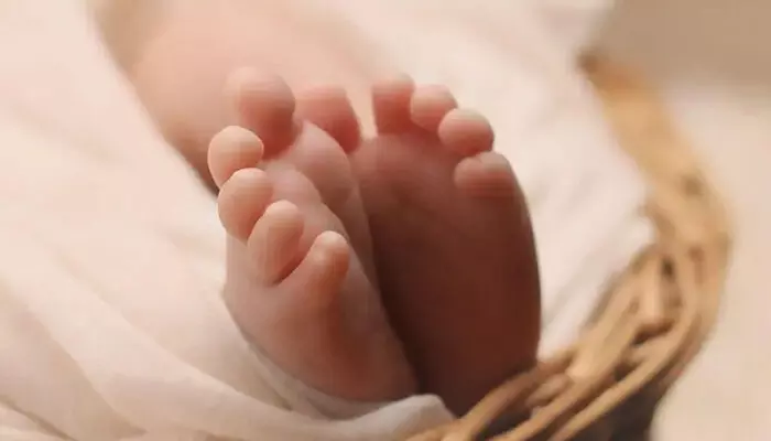 പാല്‍ കൊടുത്ത ശേഷം കുഞ്ഞിനെ ഉറക്കാന്‍ കിടത്തി, അനക്കമില്ല;  മുലപ്പാല്‍ നെറുകയില്‍ കയറി മരിച്ചതെന്ന് ബന്ധുക്കള്‍;  ഒന്നരവയസ്സുകാരന്‍ മരണത്തില്‍ അന്വേഷണം