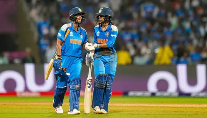 വല്ലാതെ ക്ഷീണിതയായിരുന്നു, ഒറ്റയ്ക്ക് അത് ചെയ്യാൻ കഴിയില്ലെന്ന് തോന്നി, എന്നോട് സംസാരിച്ചുകൊണ്ടേയിരിക്കണമെന്ന് അവളോട് പറഞ്ഞു; ഔട്ടായി തിരികെ നടക്കുമ്പോൾ ദീപ്തി ജമീമ റോഡ്രിഗസിനോട് പറഞ്ഞതിങ്ങനെ