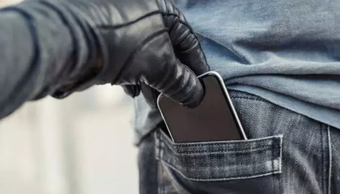 ശെടാ..; മോഷ്ടിച്ച ഫോൺ ഓഫാക്കാൻ മറന്നു..; മൂന്ന് മണിക്കൂറിനുള്ളിൽ കള്ളനെ പൊക്കി പോലീസ്; തട്ടിയെടുത്തത് തമിഴ്‌നാട്ടിൽ നിന്ന്