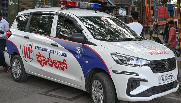 ലൈറ്റ് അണയ്ക്കുന്നതിനെ ചൊല്ലി തർക്കം; രാത്രി ഷിഫ്റ്റിനിടെ 41കാരനെ ഡംബല്‍ കൊണ്ട് തലയ്ക്കടിച്ച് കൊലപ്പെടുത്തി; പിന്നാലെ പൊലീസിൽ കീഴടങ്ങി 24കാരൻ